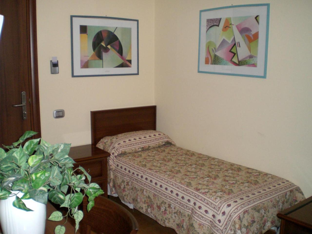 Hotel San Giorgio Tavazzano Buitenkant foto