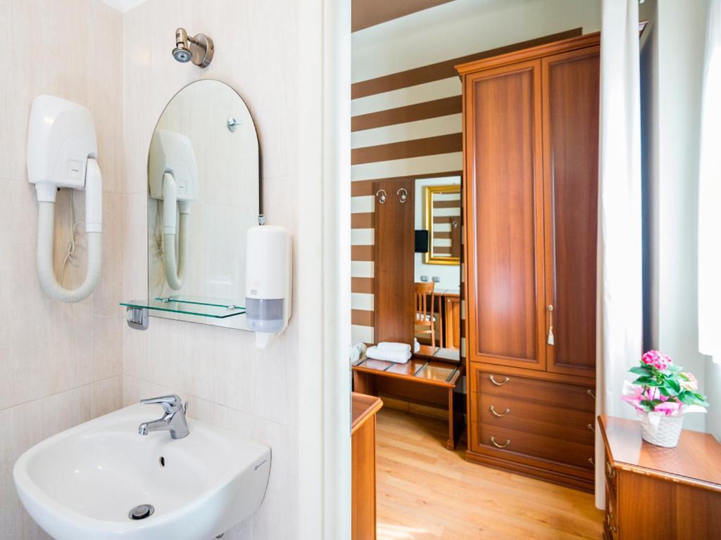 Hotel San Giorgio Tavazzano Buitenkant foto